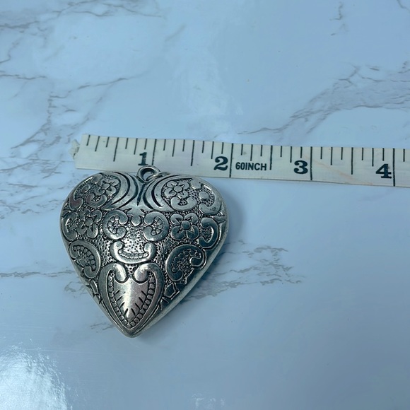 Large, lightweight heart shaped decorative embossed metal pendant for necklace - Picture 6 of 10